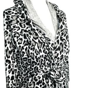 BLUE‎ LIFE Women's S/M White Leopard Print Robe Belted Soft Thick Made in USA